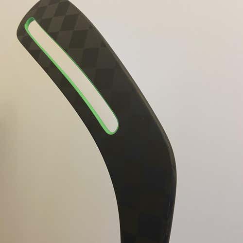 New Bauer Nexus ADV RH Right Handed 87 Flex Hockey Stick Hole In Blade