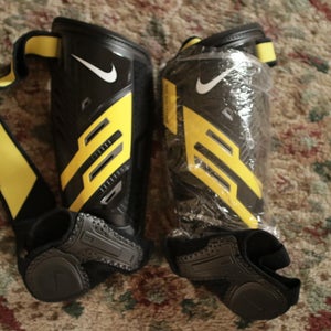 Black/Yellow New Men's XL Nike Shin Guards