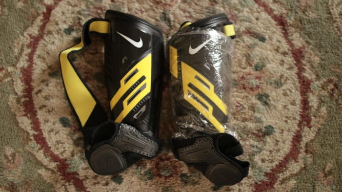 Black/Yellow New Men's XL Nike Shin Guards
