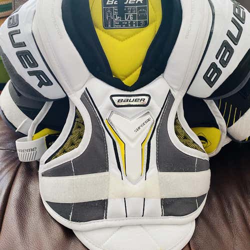 Used Large Bauer Supreme S170  Shoulder Pads