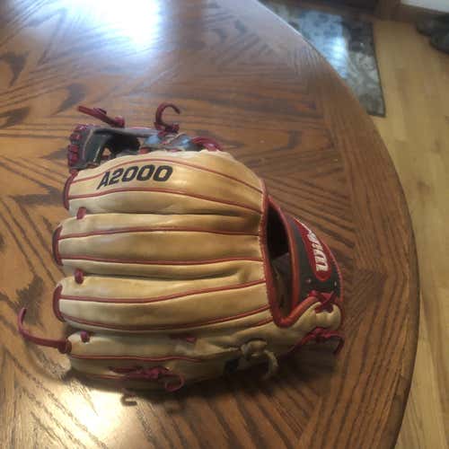 Used Infield A2000 1786 11.5" Baseball Glove