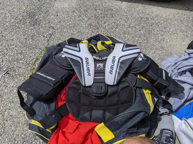 Junior Used Medium Bauer Prodigy 2.0 Goalie Chest Protector