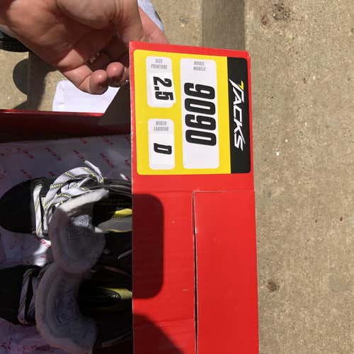 Used CCM Tacks 9090 Regular Width Pro Stock Size 2.5 Hockey Skates