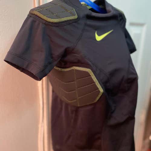 Black Youth Medium Nike Compression