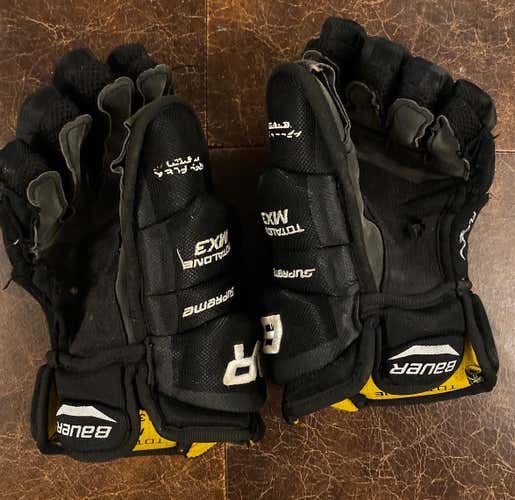 Black Used Bauer Supreme TotalOne MX3 13" Gloves