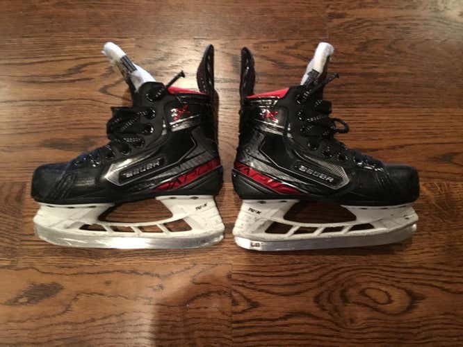 Youth Vapor 2X Hockey Skates