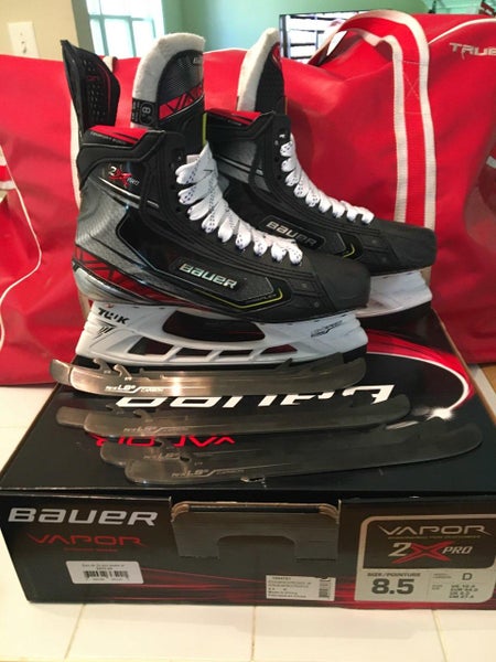 Used Bauer Vapor 2X Pro Hockey Skates Size 8.5 With 3 Extra Sets of LS5 Carbon Blades
