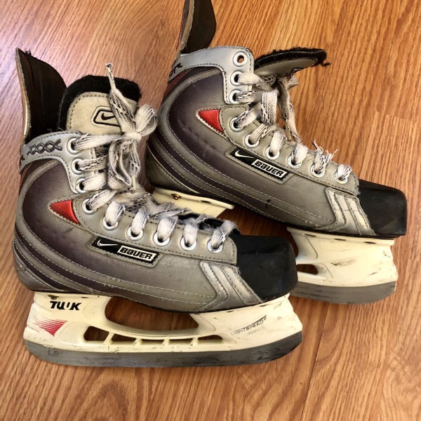 Used Bauer Vapor XXXX Regular Width Size 2.5 Hockey Skates