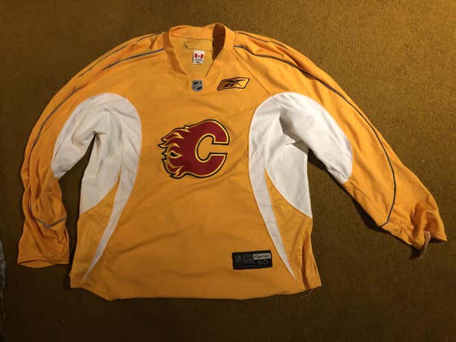 Yellow New Adult Men's Size 60 Reebok Jersey Pro Stock Calgary Flames Practice