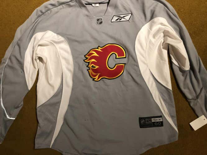 Gray New Adult Men's Size 60 Reebok Jersey Pro Stock Calgary Flames Practice