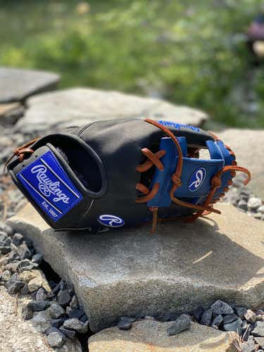 Never Used Black & Blue Rawlings RHT Heart of the Hide 11.5" Glove w/ Engraving