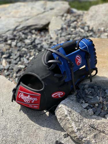 Never Used Black & Blue Rawlings RHT Heart of the Hide 11.75" Glove w/ Engraving