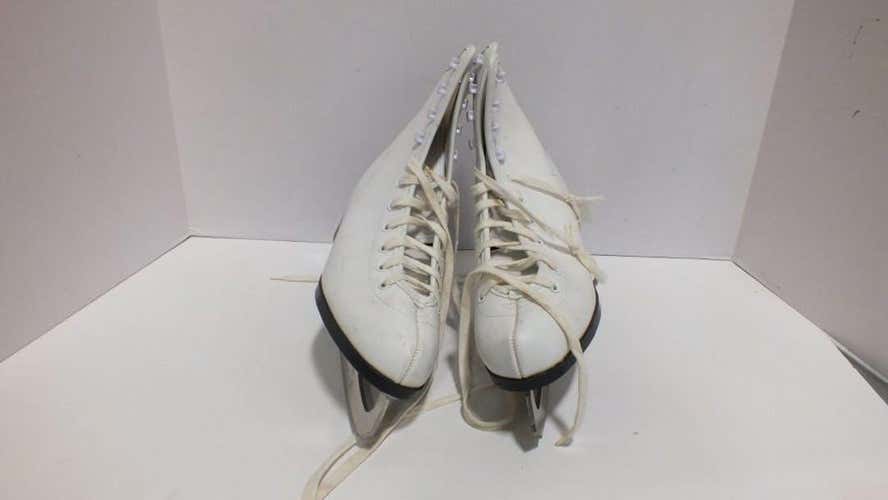 Used Ccm Senior 9 Ice Skates Womens Figure Skates