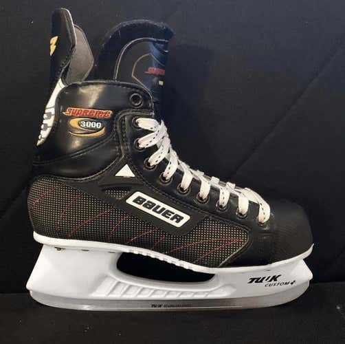 MINT Bauer Supreme 3000 Size 8.5 Hockey Skates