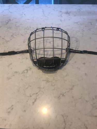 Bauer Re-Akt Titanium Cage (Medium)