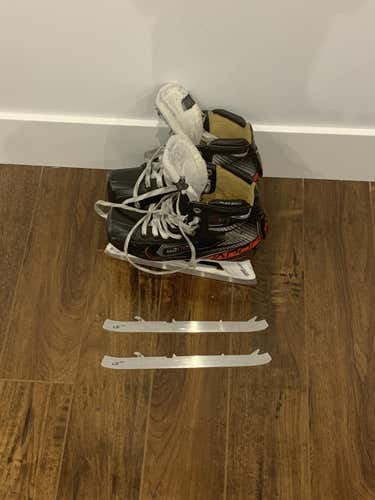 Junior Used Bauer Vapor x2.9 Goalie Skates Extra Wide Width Size 5.5 (incl extra Step Steel)