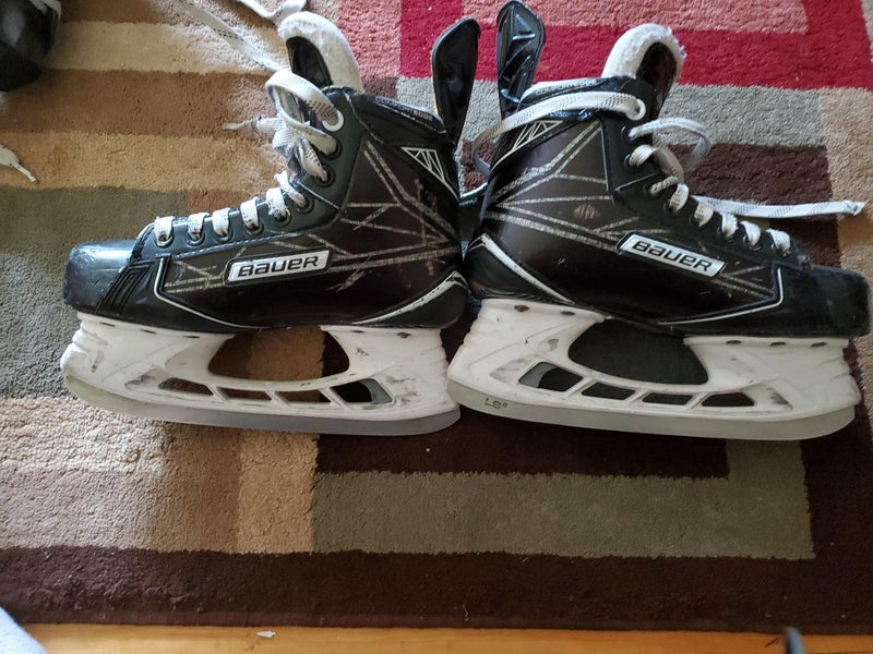 Junior Used Bauer Supreme S190 Hockey Skates Size 3.5