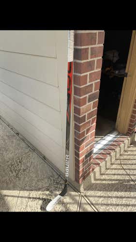 Used Right Handed Vapor FlyLite 87 FLEX P28 (Eichel)Pattern  Hockey Stick