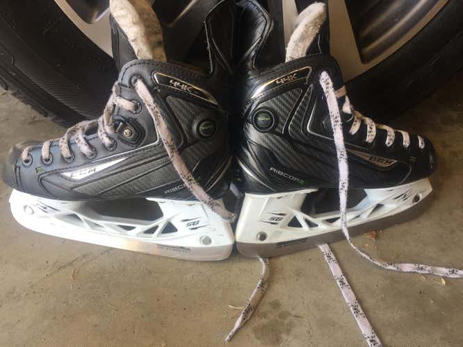 Junior Used CCM RibCor 44K pump Hockey Skates Regular Width Size 3