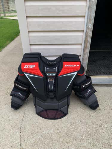 New Large CCM Extreme Flex Shield II Goalie Chest Protector