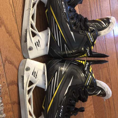 Used CCM Tacks 6092 Regular Width Size 3 Hockey Skates