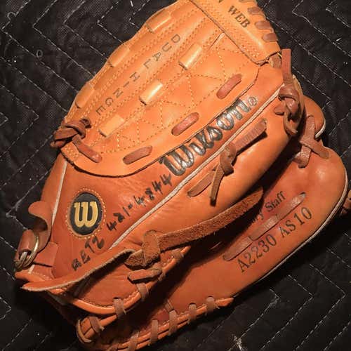 Wilson Advisory Staff Series A2230 Leather 11"  Baseball Glove. R-H Thrower