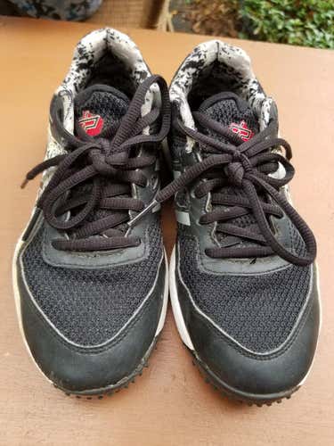 Used Youth New Balance Shoes size 3
