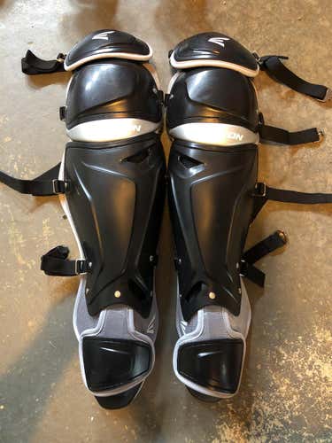 *BRAND NEW* Intermediate EASTON CATCHER LEG GAURDS