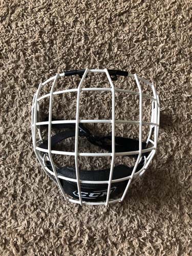 White Used Medium CCM Fm480 Helmet