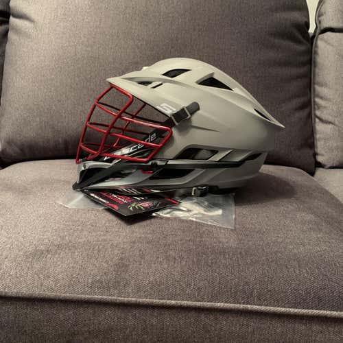 NWT MATTE GRAY CASCADE S WITH RED FACEMASK