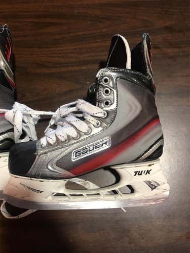 Used Bauer Vapor X7.0 Regular Width Pro Stock Size 8.5 Hockey Skates