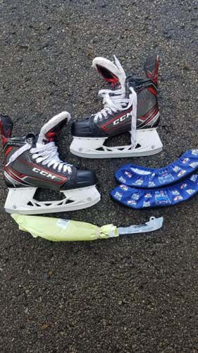 CCM JetSpeed FT390 Hockey Skates Senior size 8