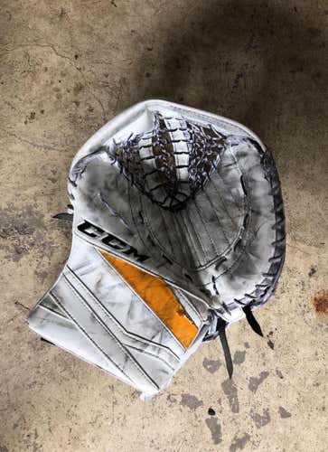 White Used Regular Extreme Flex III E3.9/Premier Glove & Blocker