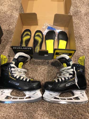 Used Bauer Supreme S29 Size 3 D Hockey Skates With Superfeet