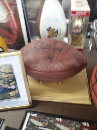 BRETT FARVE SIGNED FOOTBALL