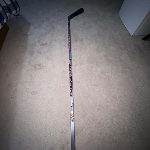 2x Brand New Right Handed Easton Synergy SE - Sakic Curve