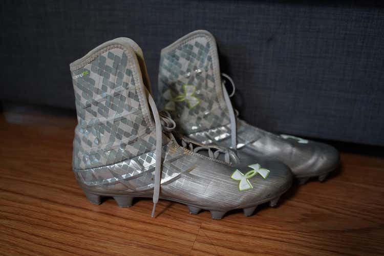 Under Armour CoreSpeed Silver Molded Cleats Adult Size 11 (Women's 12)