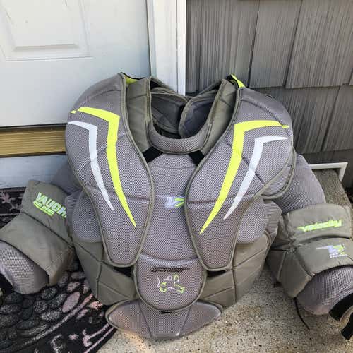 Used Medium Vaughn Velocity V7 XF Pro Carbon Chest Protector