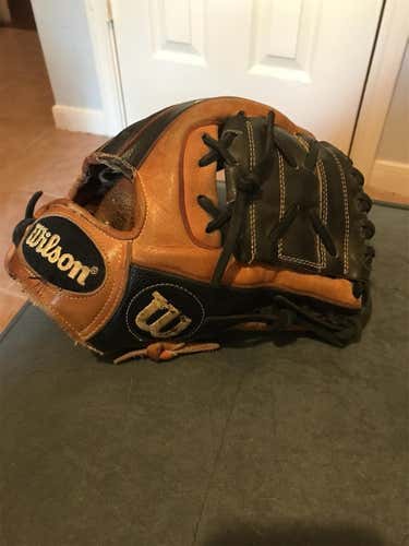2 Wilson A2000 Baseball Gloves DONT BUY
