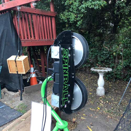 SpinBall Baseball Pitching Machine Very Good Condition