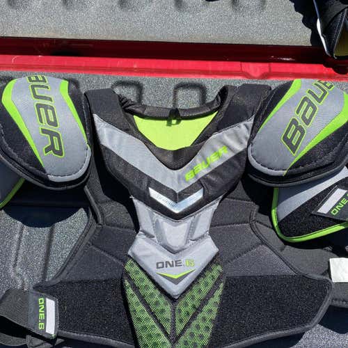 Used Large Bauer Shoulder Pads