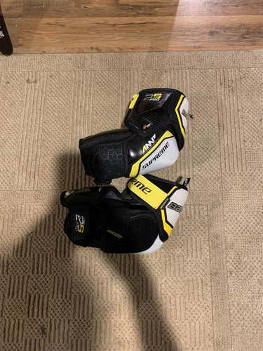 New Medium Bauer Supreme 2S Pro Elbow Pads