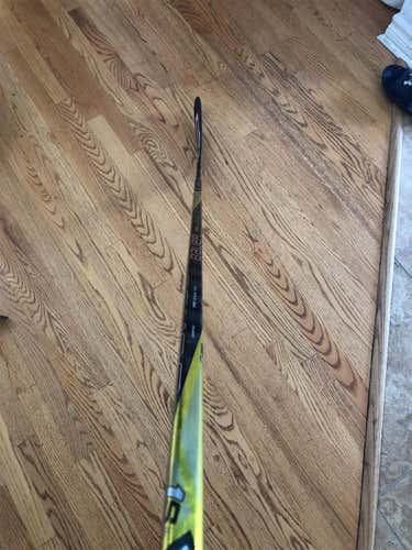 New Right Handed Supreme 1S Mid Pattern  Hockey Stick