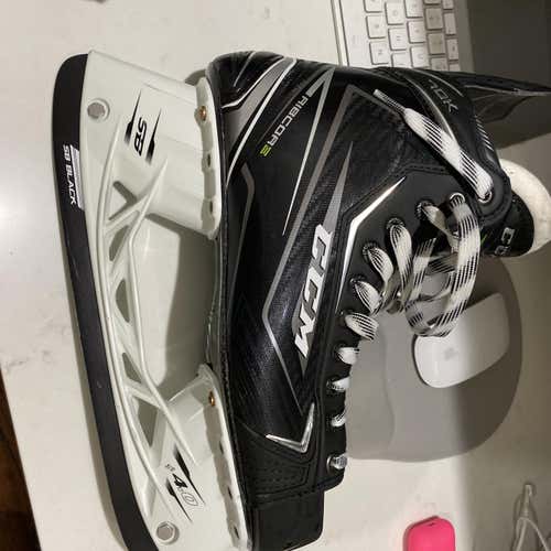 New CCM RibCor 70K Regular Width Size 9.5 Hockey Skates