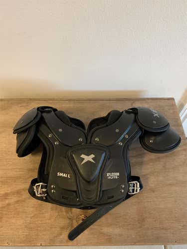 Used YOUTH Small Xenith Xflexion flyte Shoulder Pads