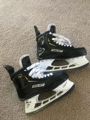 Senior Used Bauer Supreme 2S Pro Hockey Skates Size 8.5E