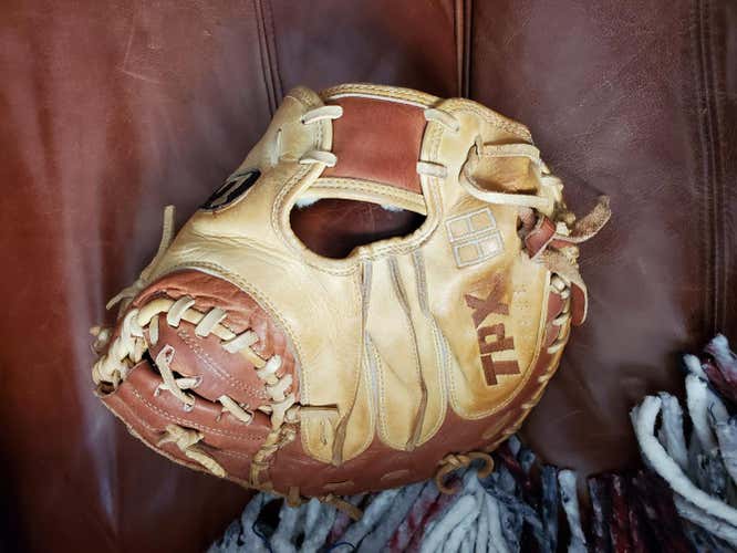 Brown Used High School/College Louisville Slugger Right Hand Throw Catcher's Baseball Glove 33.5"