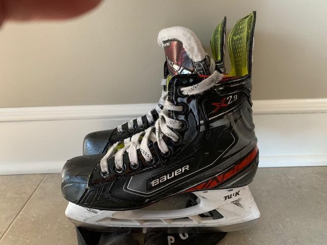 Junior Used Bauer Vapor X2.9 Hockey Skates Extra Wide Width Size 4.5