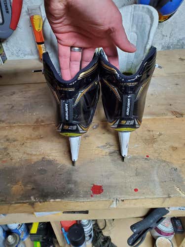 Senior Used Bauer Supreme S29 Hockey Goalie Skates Regular Width Size 8.5