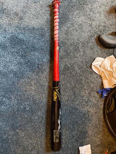 Victus 33" Wood Bat